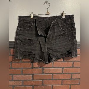 American Eagle cross over denim mom short | proper black | size 14 | LIKE NEW